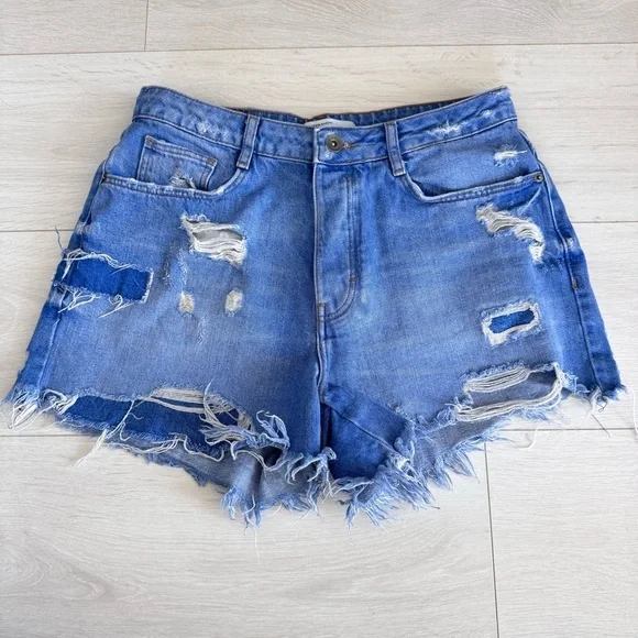 Zara Trafaluc Distressed Cut-off Blue Jean Denim Shorts Size 6 Raw Hem - Picture 1 of 6